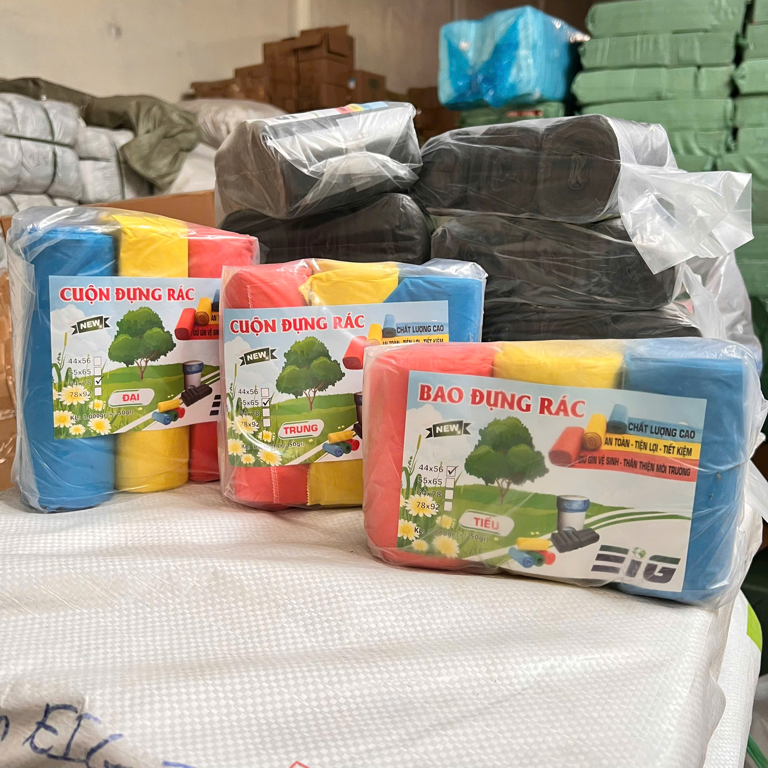 Set 3 Cuộn Túi Rác Màu 1KG EIG Siêu Dai - Túi Rác Sinh Học Tự Phân Hủy Thân Thiện Môi Trường - Giá Sỉ (Đen Nhám, 24cm Gia Đình)