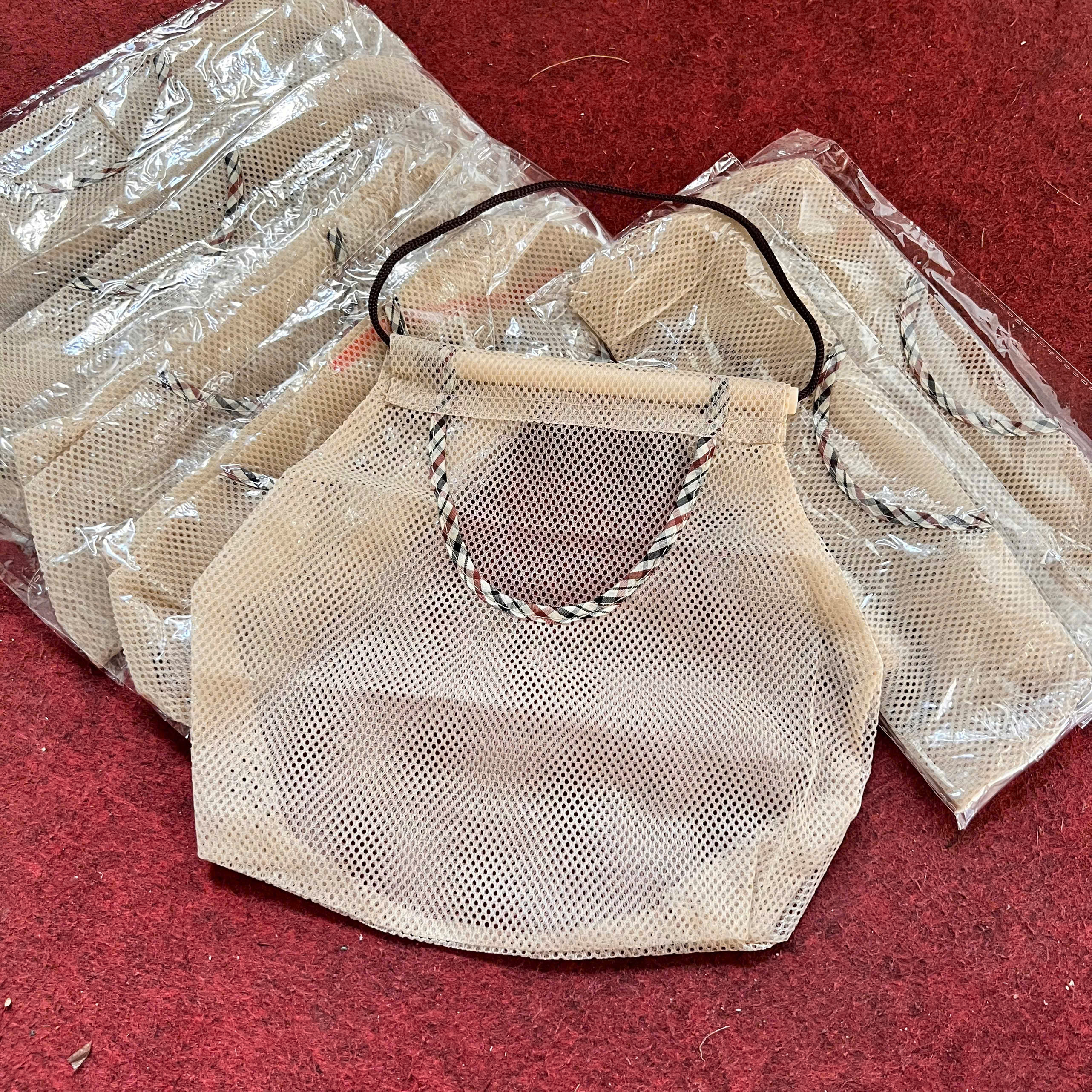Túi Lưới Đựng Đồ Lót Tất Vớ Treo Tủ Quần Áo, Giỏ Lưới Treo Đồ Cá Nhân Đa Năng 1-2-3 Ngăn Gọn Gàng - Giá Sỉ (Trắng Kem, 20cm Tiêu Chuẩn)